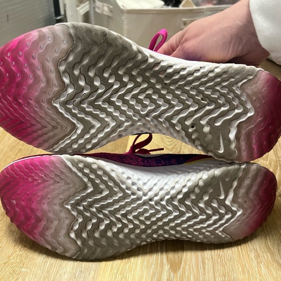 Nike Epic React Size 9 - Picture 13 of 14